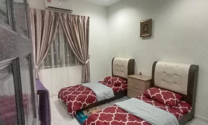 Batu Pahat Casa | Aaira Sophea Islamic Homestay