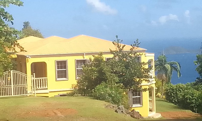 Road Town Apartamento | Abigail's Sunflower-Entire 2 bedroom Apartment