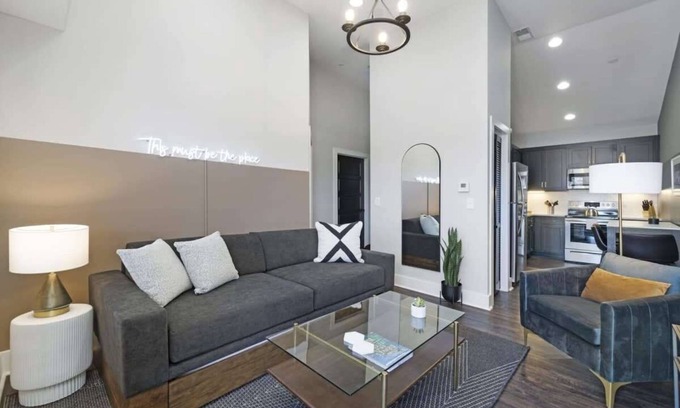 Salemtown Apartamento | Abode | Germantown | Delightful Design + Walkable