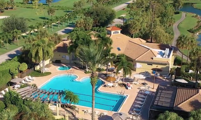 Bonita Springs Villa | Above "Par" Golf Villa in desirable Hunters Ridge Golf and Country Club