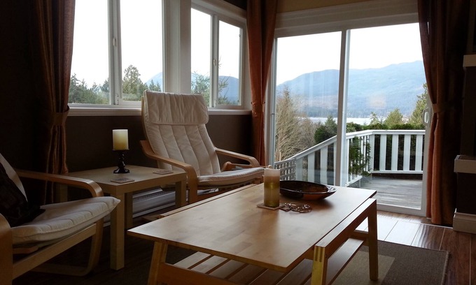 Sechelt Casa | Above The Inlet B&B and Vacation Rental