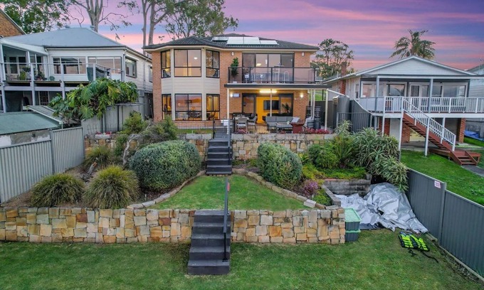 Central Coast Casa | Absolute Waterfront with 5 bedrooms