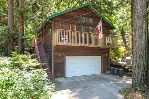 Guerneville Casa | Absolute Zen! Redwoods! BBQ Grill! Fast WiFi! Ping Pong! Dog Friendly!