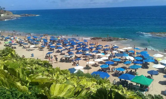 Parafuso Apartamento | ACCOMMODATION AT PRAIA DO BURACAO (Red Street)