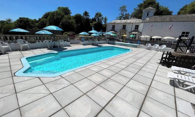 St. Ann's Chapel Cabaña | Accommodation for 8, weekly, monthly and early booking discounts available.