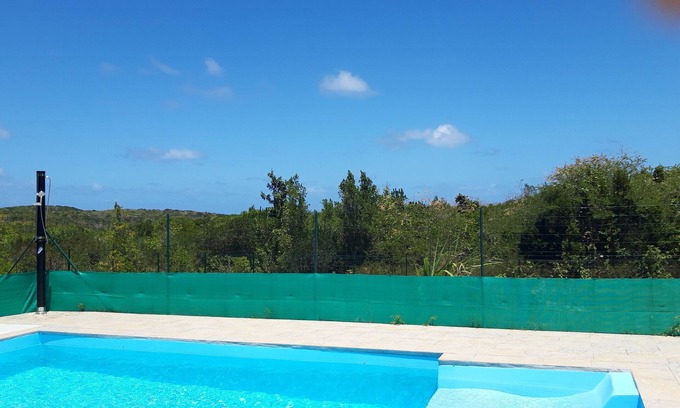 Le Moule Casa | Accommodation with swimming pool quiet location in greenery 5 minutes from amenities and beaches
