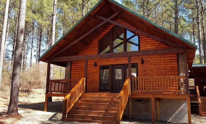 Broken Bow Cabina | Ace in the Hole Cabin in the Wood With Hot Tub and Fireplace by Redawning