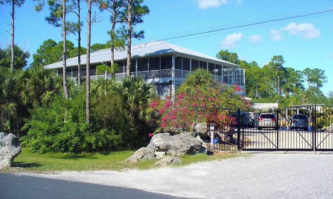 Venice Casa | ACREAGE RETREAT 5 BED 4 BATH POOL & LAKE HOUSE