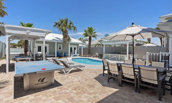 Crystal Beach Casa | Across Beach, Pool, Pool Table,Ping Pong, Golf Cart Rental, Amazing Yard, 7 BR