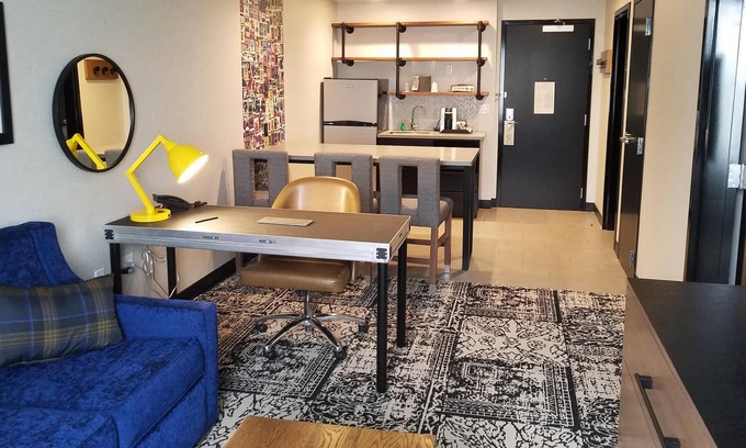 Lititz Casa | ADA Hearing & Mobility Accessible w/Roll-in Shower - Free Wifi - Plush King Bed