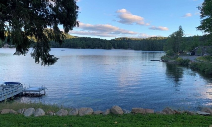 Wells Casa | Adirondack Lakefront Getaway. Newly renovated,Fireplace,Game room,30 min to Gore