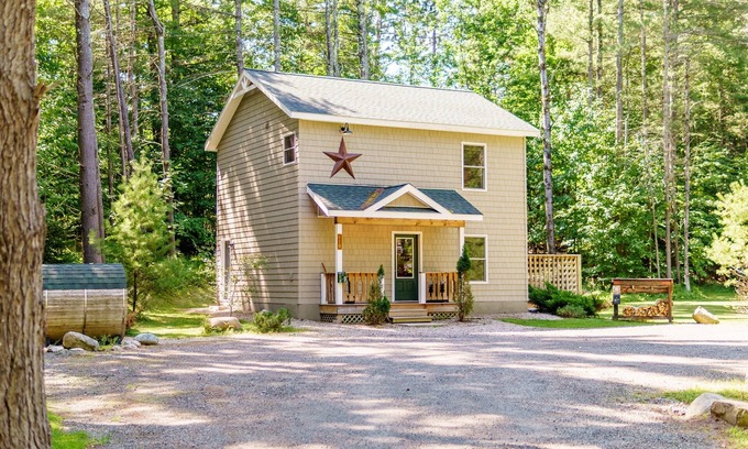 Wilmington Casa | Cascade Mountain Chalet: Lujo, Jacuzzi, Se admiten perros, 1 milla a Whiteface, Capacidad para 8 personas, sauna y chimenea