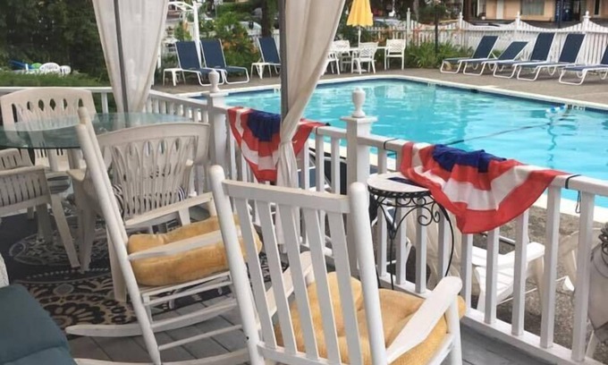 Lake George Hotel | Admiral Motel