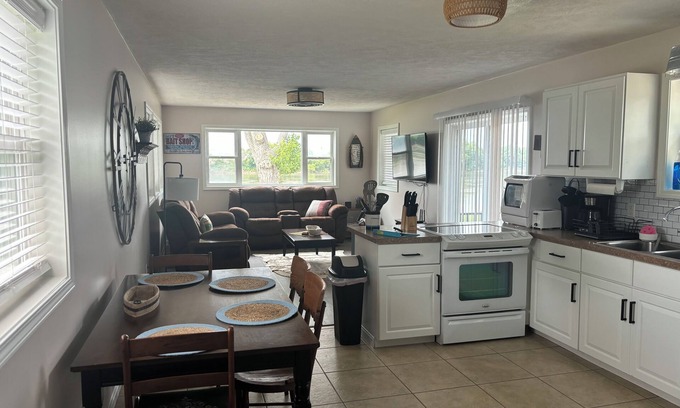 Bendena Casa | Adorable 2 bedroom cabin on the Missouri River