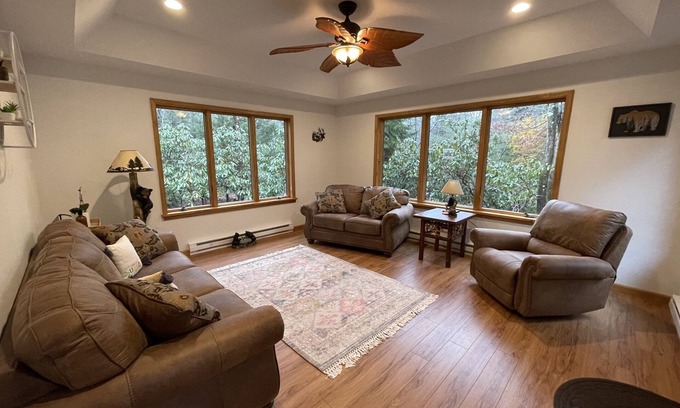 Pocono Pines Casa | Adorable & affordable! Minutes from Camelback and Kalahari!