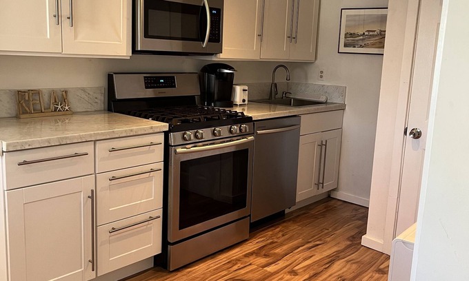 Townsend's Inlet Condominio | Adorable one bedroom condo on beach block!