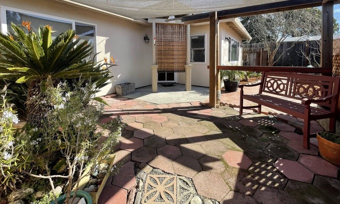 Eastside Santa Cruz Cabaña | Adorable One Bedroom Guest House with Hot Tub