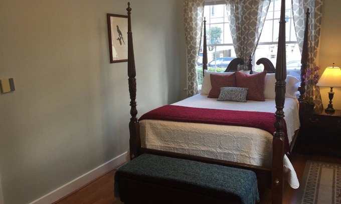 Central Carrollton Association Casa | Adorable Quiet Retreat Pvt Courtyard en St. Línea del coche