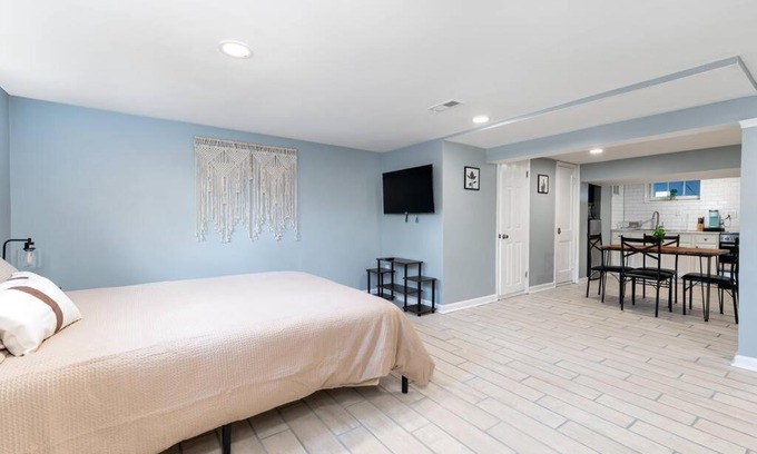 Dundalk Apartamento | Adorable Studio unit in Dundalk!