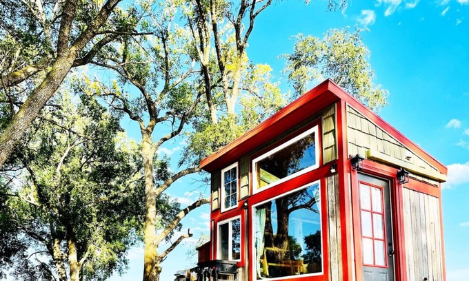 Burbank Casa | Adorable (Teeny!) Tiny House, Beautiful Views