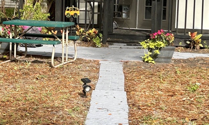 Keystone Cabaña | Adorable Waterfront Cottage