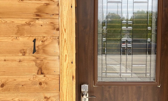 Buffalo Apartamento | Adults 25 plus Only, Creekside Vacation Rental 1, Downtown Historic CITY APPROVE