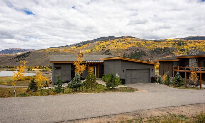 Silverthorne Casa | Adventure Lakehouse - Private Hot Tub, Mountain and Lake Views