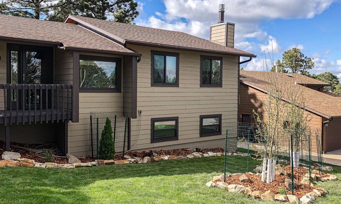 Colonial Pine Hills Casa | Adventure retreat with fireplace, pool table & children's items - dog-friendly