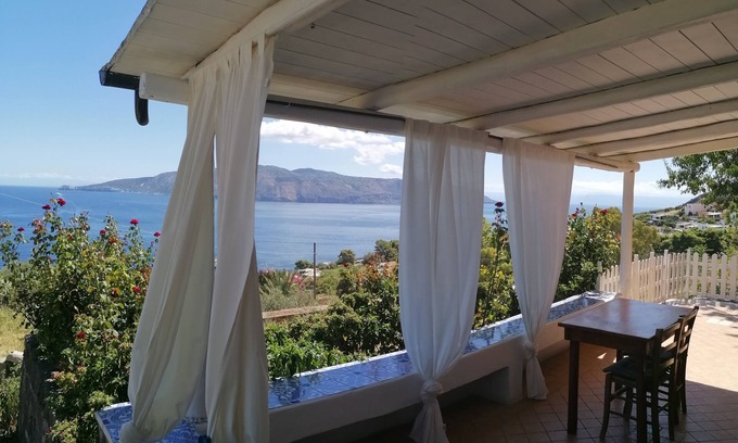 Santa Marina Salina Casa | Aeolian cottage sea view