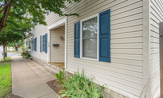 Fredericksburg Apartamento | Asequible 2H/1B, cerca de Mary Washington, sin limpieza, ¡mascotas bienvenidas!