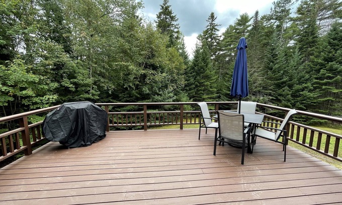 Lamoine Apartamento | Affordable Bloomfield Apt - Walking Distance to Blunt's Pond!