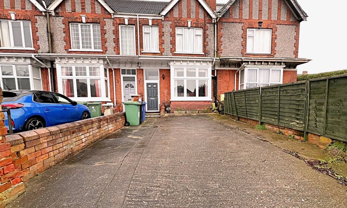 Cleethorpes Hotel | 55 Clee Road, Cleethorpes, Spacious Guest House by Sea
