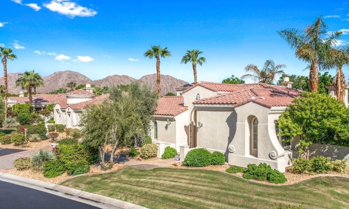 La Quinta Casa | Affordable Desert Getaway w/ Private Pool + Hot Tub!