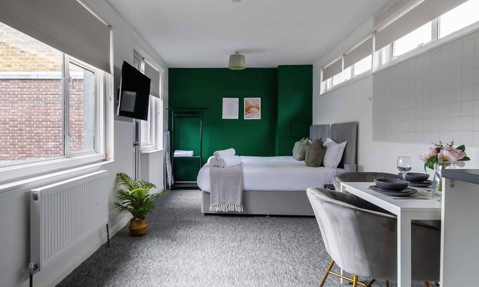 Southgate Casa | Affordable En-Suite Studio Rooms in London, N14 2B