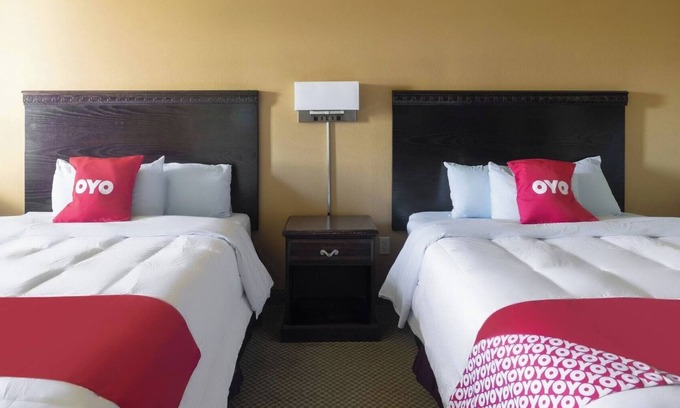 Valley View Hotel | Affordable Escape Near Whiskey Hollow with Queen-Size Beds Walkable Spot