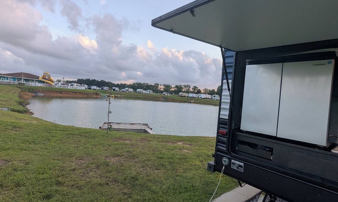 Foley Casa | Affordable family vacay. Pet friendly, cozy RV 30 minutes to beach