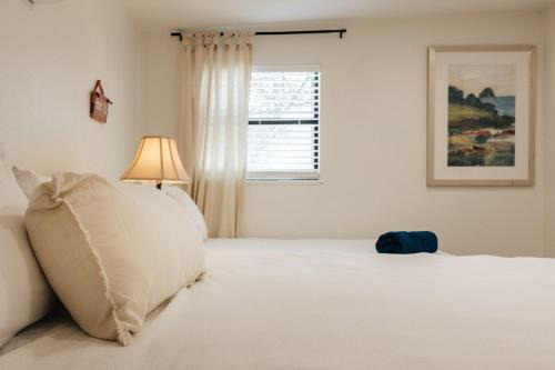 West Congress Casa | Affordable New Build at SoCO Eateries, King Bed, Rain Shower, Big Fenced Yard