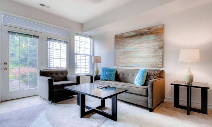 Princeton Meadows Apartamento | Affordable Plainsboro Stay! Close to Trader Joes & Whole foods