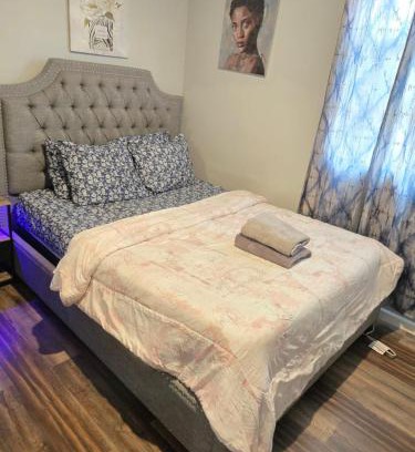 Newark Casa | Agape queen room 6D