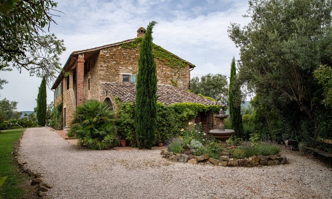 Agello Villa | Agello Country lake villa 6 bedrooms 6 bathrooms with air condition