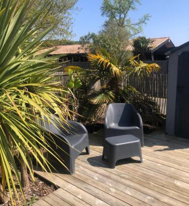 Ares Casa | Agréable maison à Arès plein centre mais au calme et à cinq minutes à pied de la plage