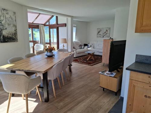 Davos Apartamento | Agrimonia - 5,5-Zi Duplex Wohnung bis 11 Personen mit eigenem Garten