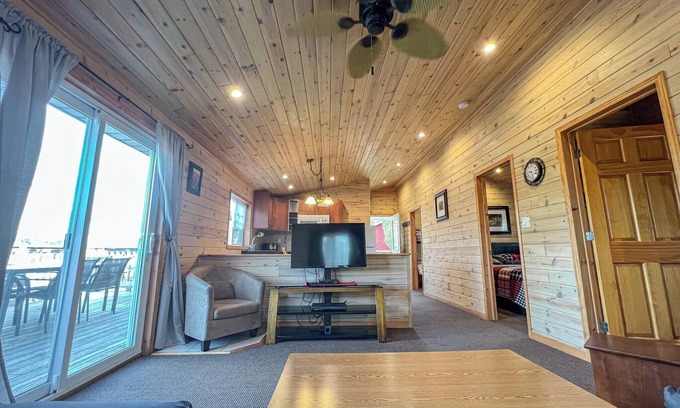 Magnetawan Cabina | Ahmic Lake Resort's Black Bear Cottage