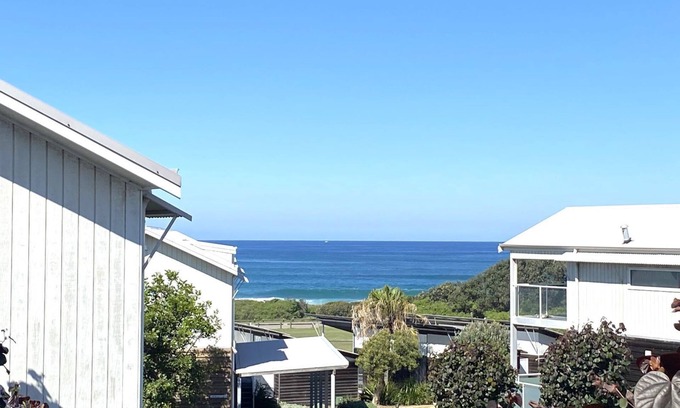 Caves Beach Villa | Ahoy Villa at Caves Beach Villas