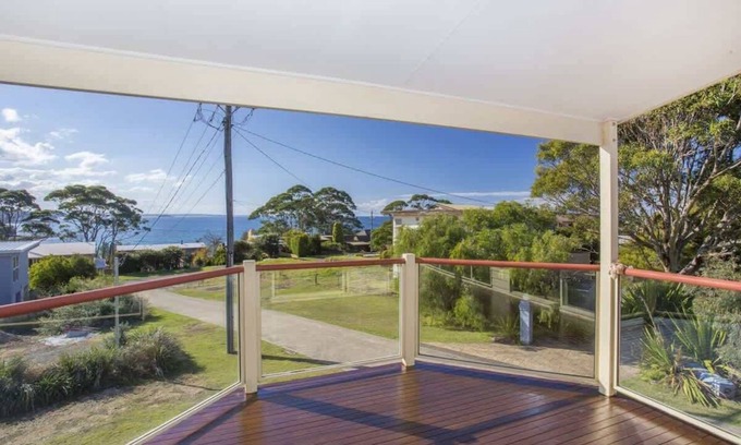 Bawley Point Casa | 14a Tingira Drive A great family holiday home near the beach