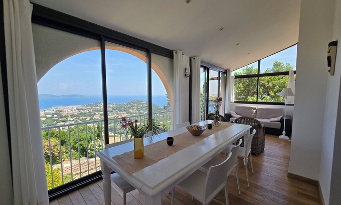 Cavalaire-sur-Mer Casa | Air-conditioned house with spectacular sea view, 2 bedrooms, garden, swimming pool.