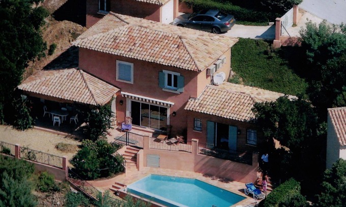 Cavalaire-sur-Mer Villa | Villa climatizada con piscina climatizada, impresionantes vistas al mar en la isla de Levante