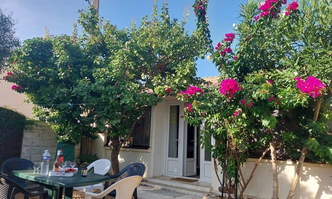 Le Grau-Du-Roi Casa | Casa con aire acondicionado, bien equipada, terraza, jacuzzi, jardín tranquilo, cerca de todo.