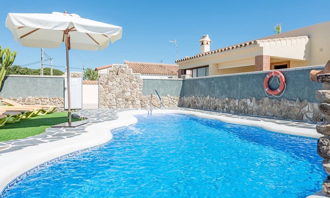 Zahora Casa | Casa con aire acondicionado cerca de la playa con piscina, terraza, jardín y Wi-Fi