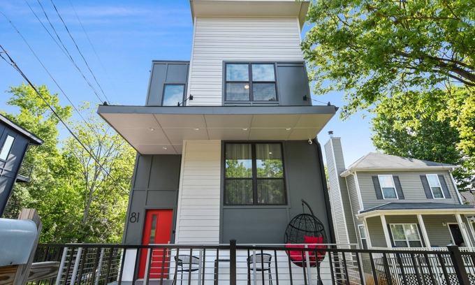 Edgewood Casa | Airbnb.com/p/DesignedByDom - Over 450 Five Star Reviews